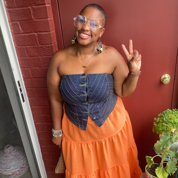 Meet your Posher, Amber - Picture 2 of 5